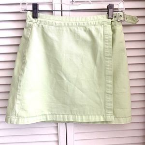 Cute Brandy Melville mini skirt in lime green